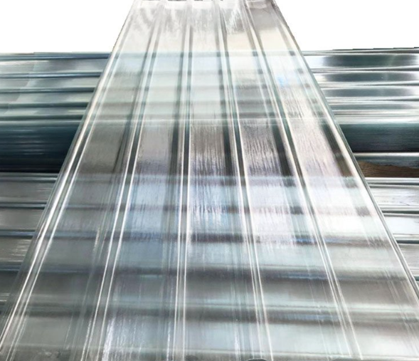 What characteristics should high-quality FRP daylighting panels possess